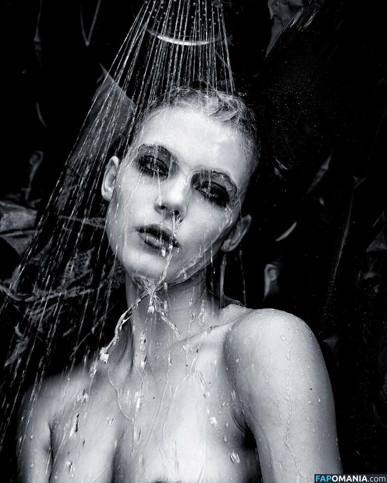 Allegra Carpenter Desnudo Foto filtrada #81