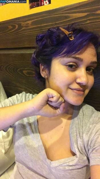 Ariela Barer Desnudo Foto filtrada #14