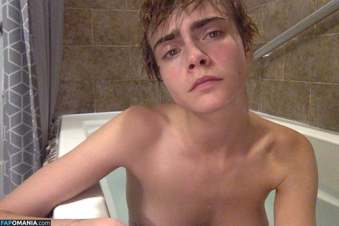 Ashley Benson And Cara Delevingne Desnudo Foto filtrada #10