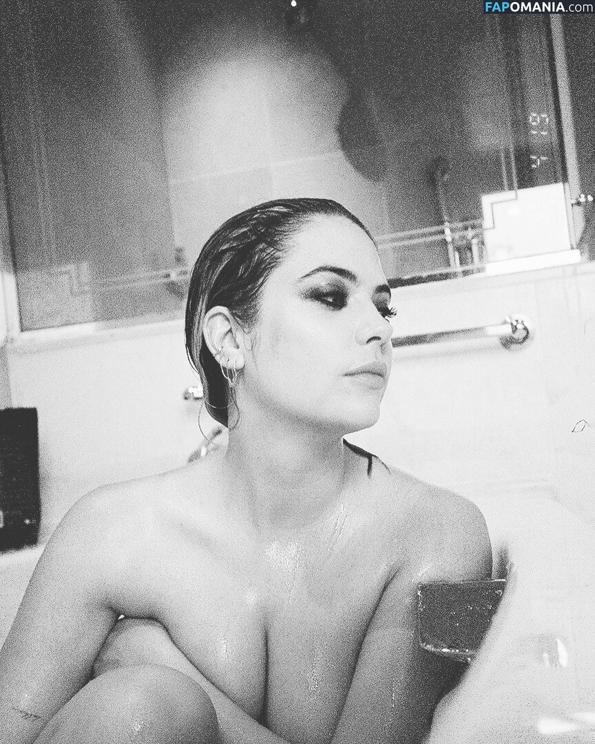 Ashley Benson And Cara Delevingne Desnudo Foto filtrada #37