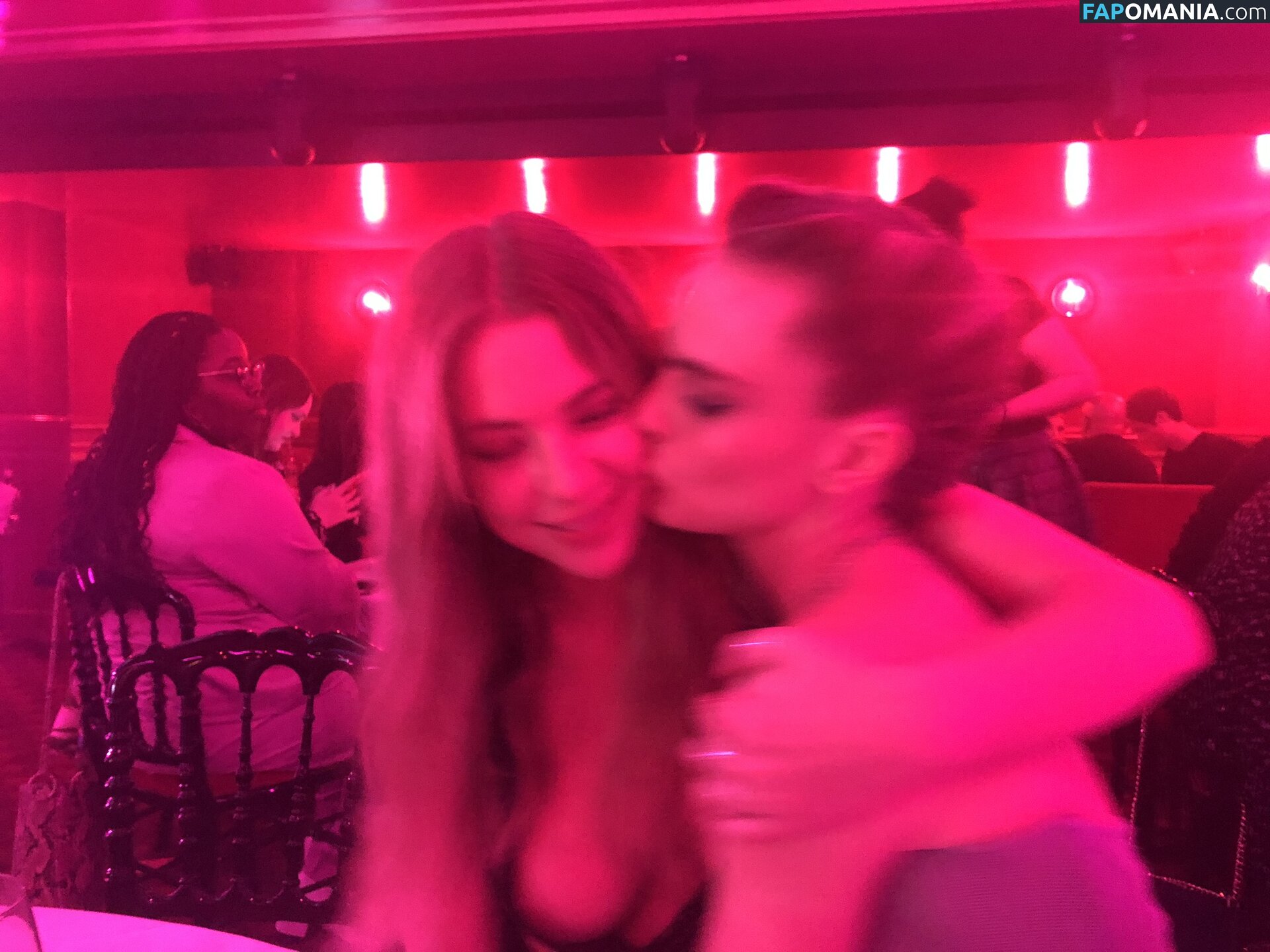 Ashley Benson And Cara Delevingne Desnudo Foto filtrada #51
