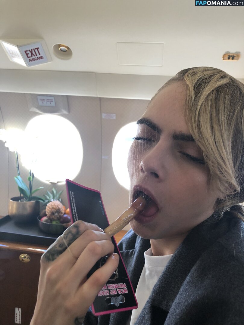 Ashley Benson And Cara Delevingne Desnudo Foto filtrada #53