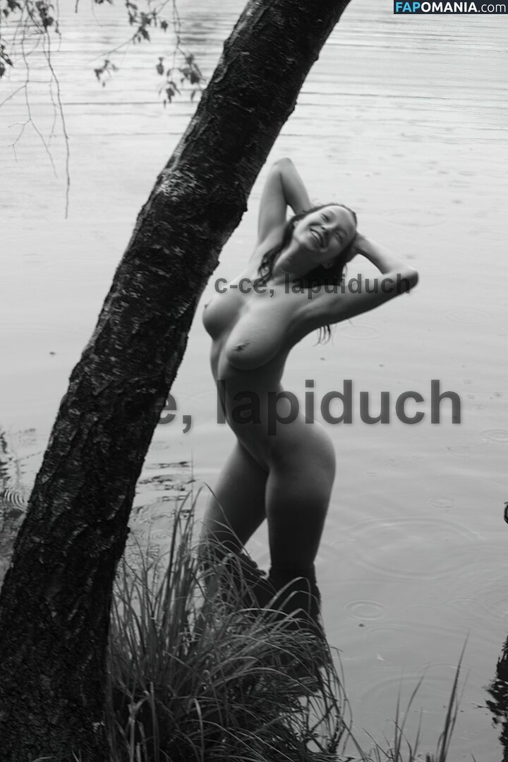 Berenika Kohoutova Desnudo Foto filtrada #3
