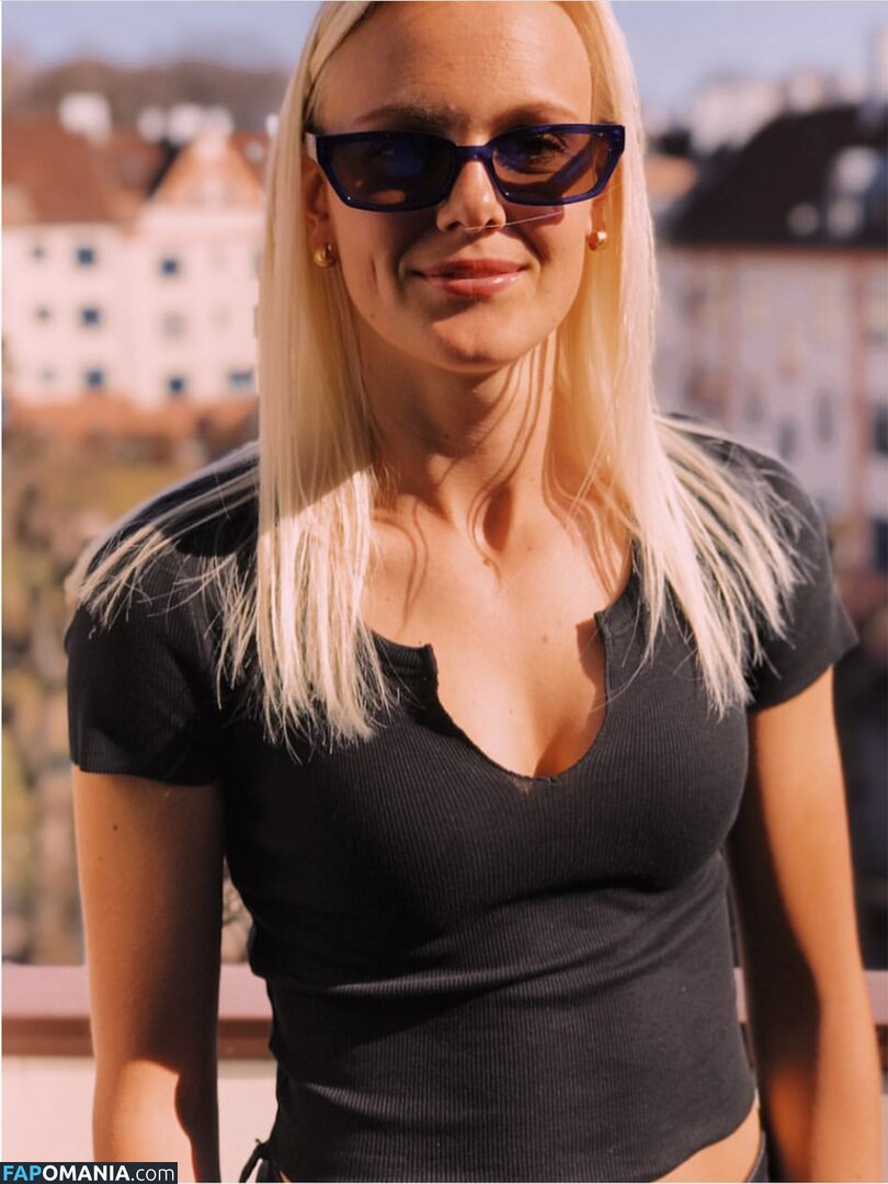 Karina SСvik Desnudo Foto filtrada #6