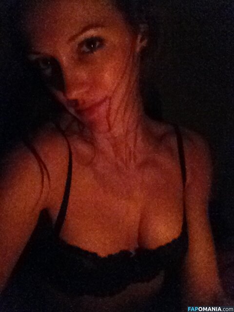 Katie Cassidy Desnudo Foto filtrada #7