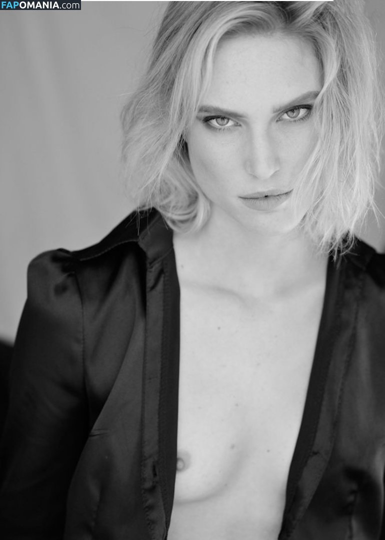 Kim Hnizdo Desnudo Foto filtrada #16