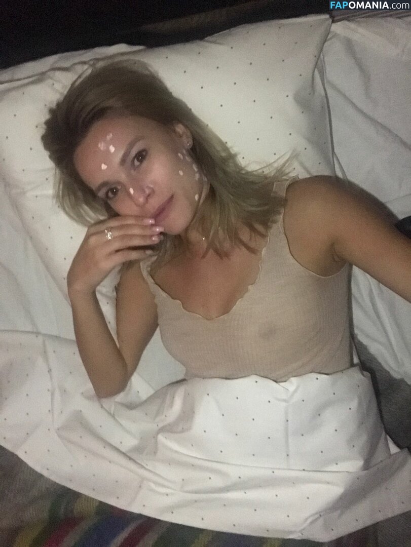 Olia Tira Desnudo Foto filtrada #78
