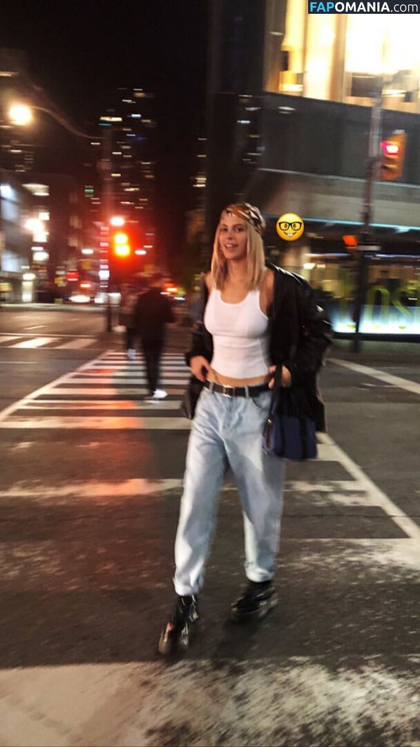 Sesil Karatantcheva Desnudo Foto filtrada #1