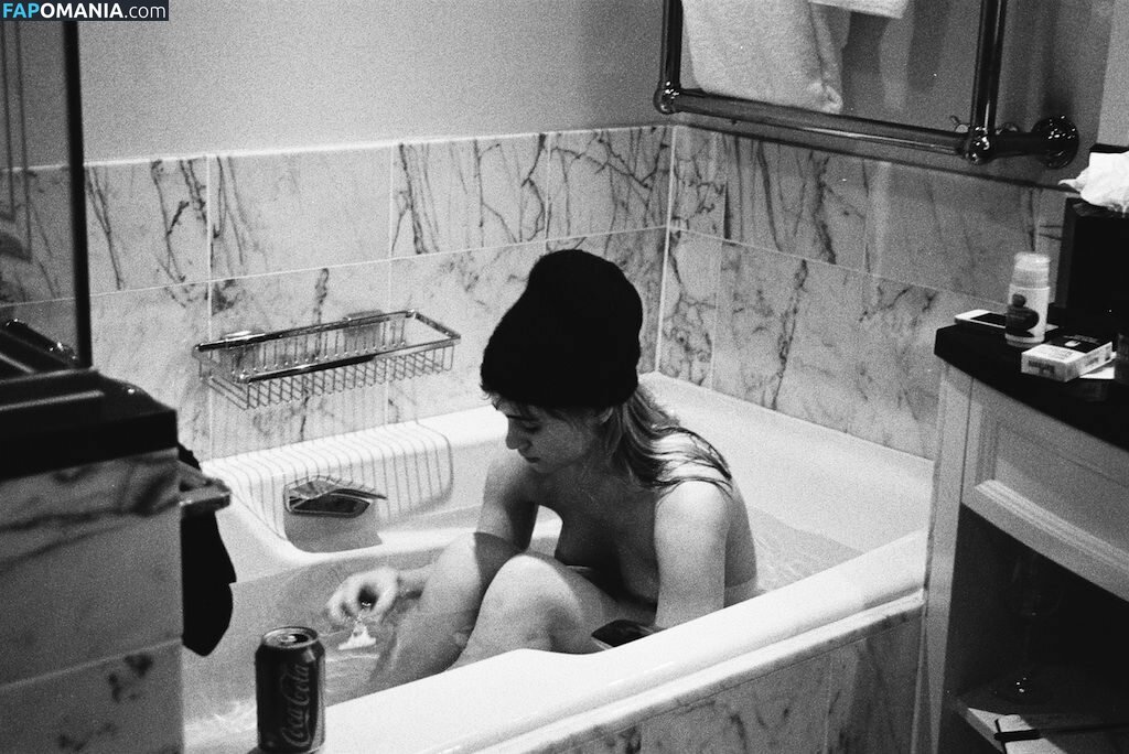 Suki Waterhouse Desnudo Foto filtrada #67