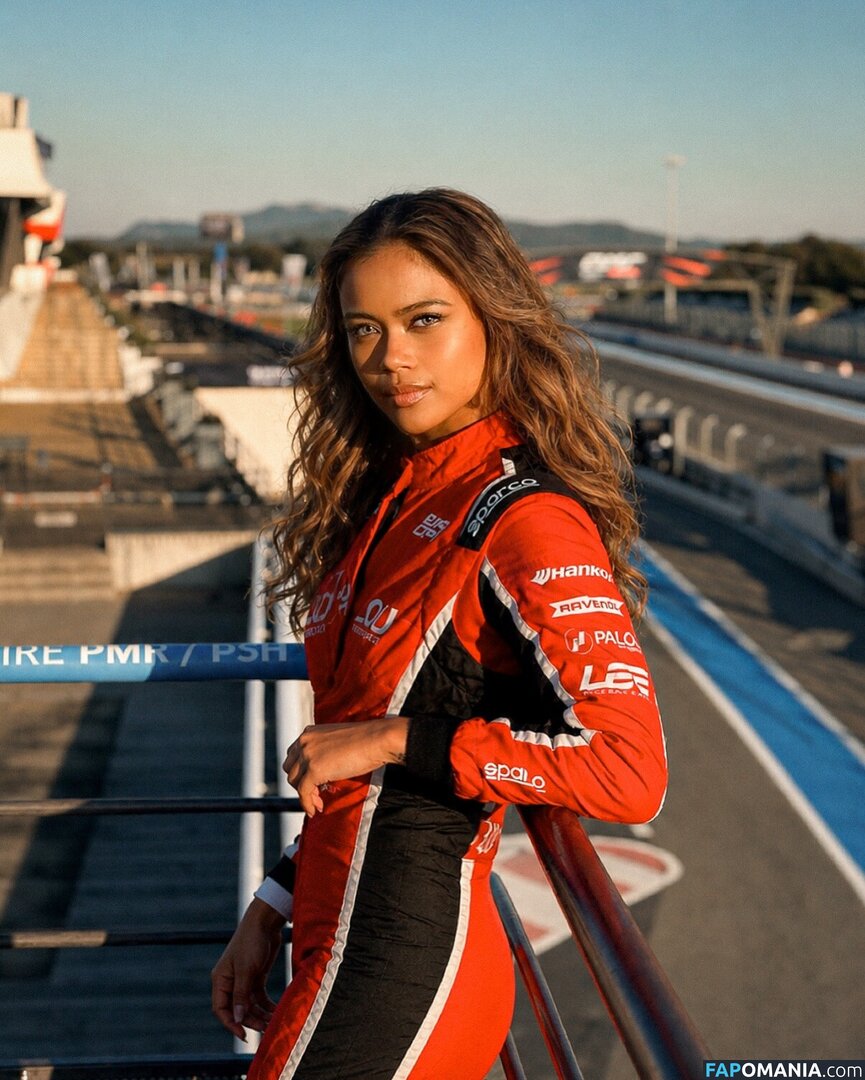 Bianca Bustamante / https: / racerbia Desnudo OnlyFans  Foto filtrada #34