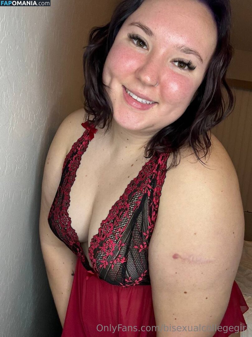 bisexualcollegegirl / rubitout Desnudo OnlyFans  Foto filtrada #12