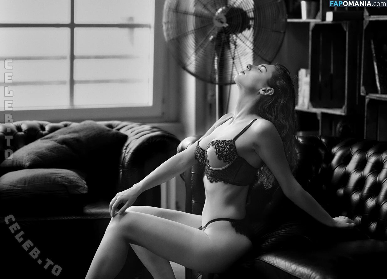 caro_petitemodel / petitemodelCaro Desnudo OnlyFans  Foto filtrada #3