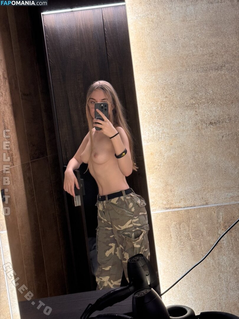 Celineiswyld / ilovee39m5 Desnudo OnlyFans  Foto filtrada #11