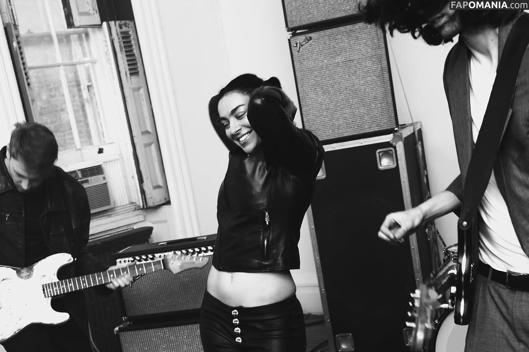 Charli XCX / charli_xcx / charlignarly / charlixcx / https: Desnudo OnlyFans  Foto filtrada #1262