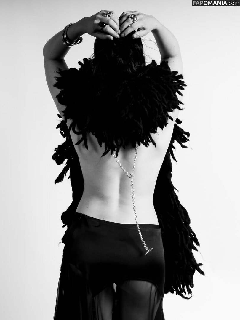Charli XCX / charli_xcx / charlignarly / charlixcx / https: Desnudo OnlyFans  Foto filtrada #1271
