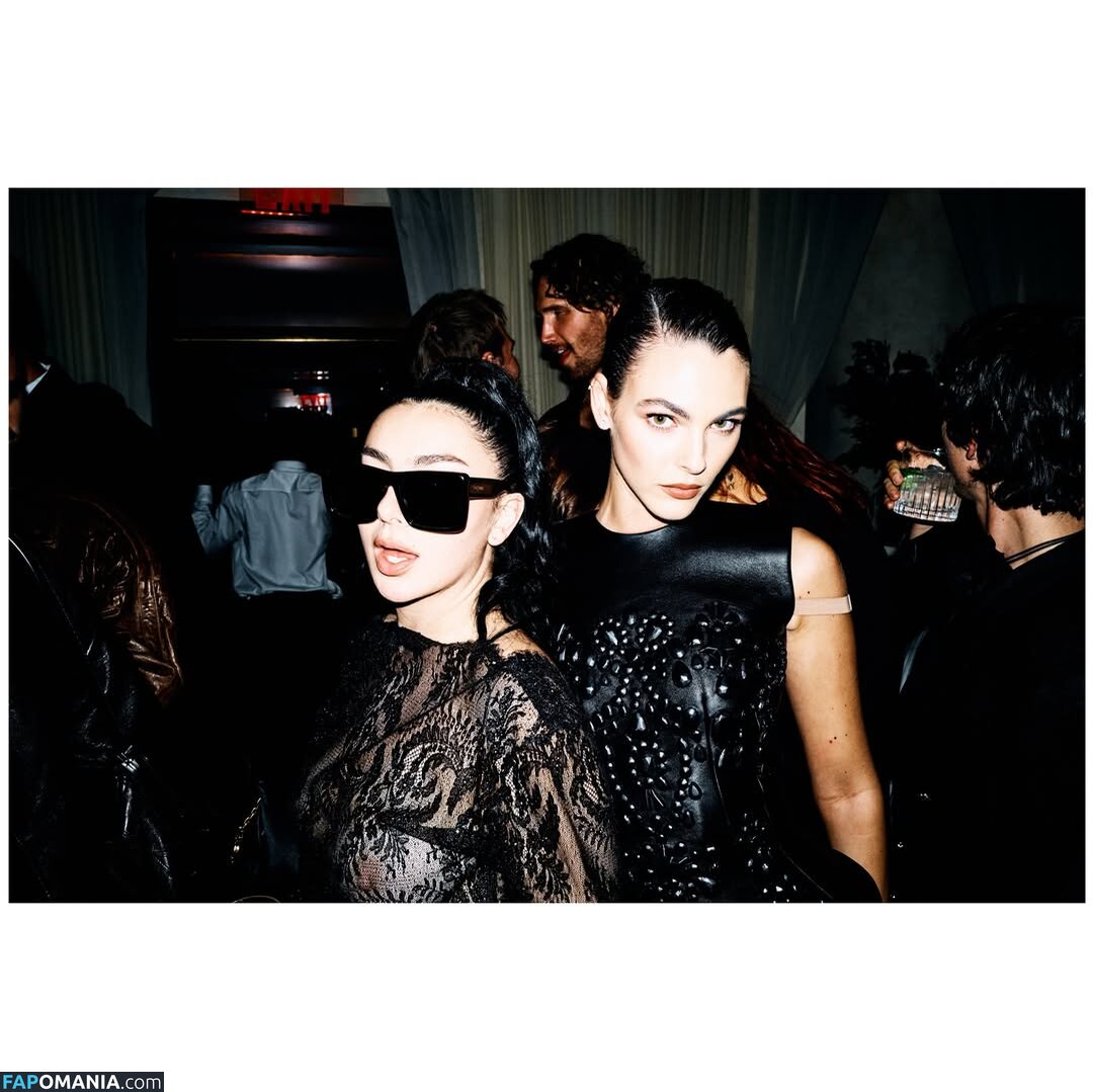 Charli XCX / charli_xcx / charlignarly / charlixcx / https: Desnudo OnlyFans  Foto filtrada #1286