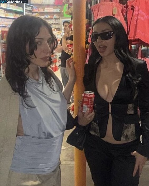 Charli XCX / charli_xcx / charlignarly / charlixcx / https: Desnudo OnlyFans  Foto filtrada #1288