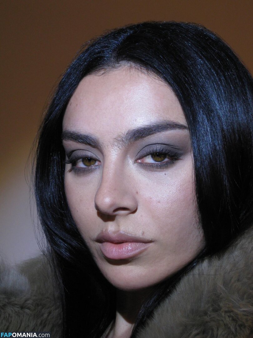 Charli XCX / charli_xcx / charlignarly / charlixcx / https: Desnudo OnlyFans  Foto filtrada #1292