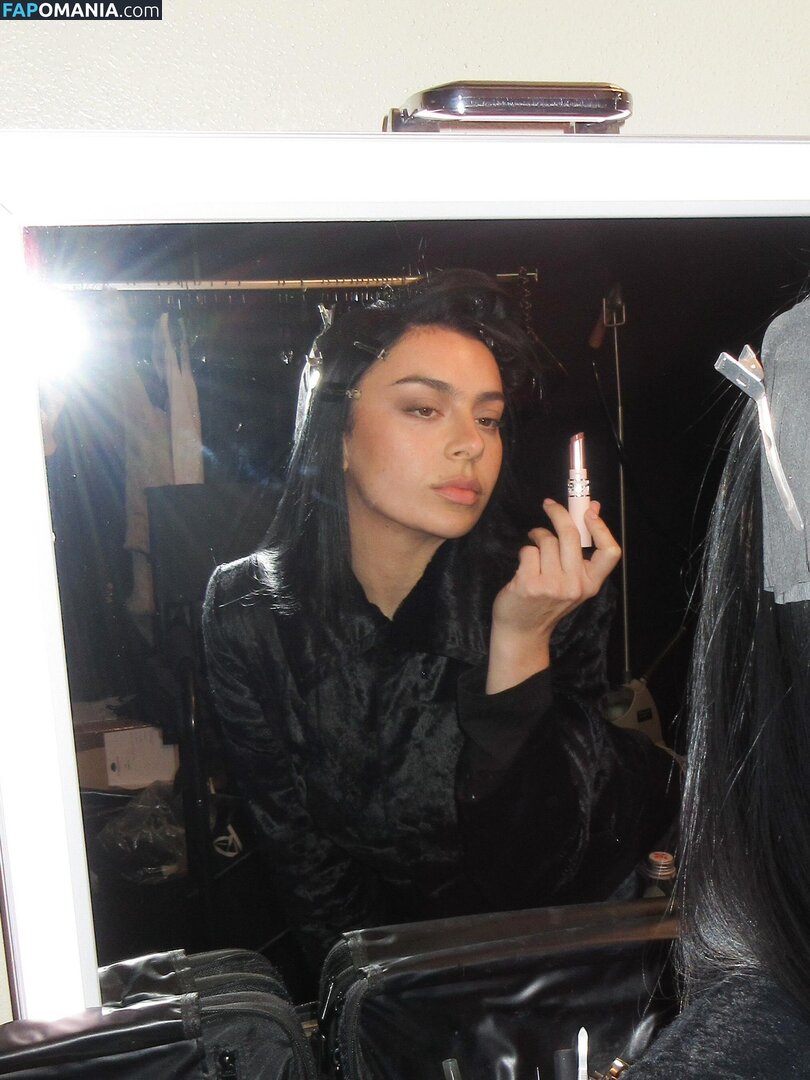 Charli XCX / charli_xcx / charlignarly / charlixcx / https: Desnudo OnlyFans  Foto filtrada #1293