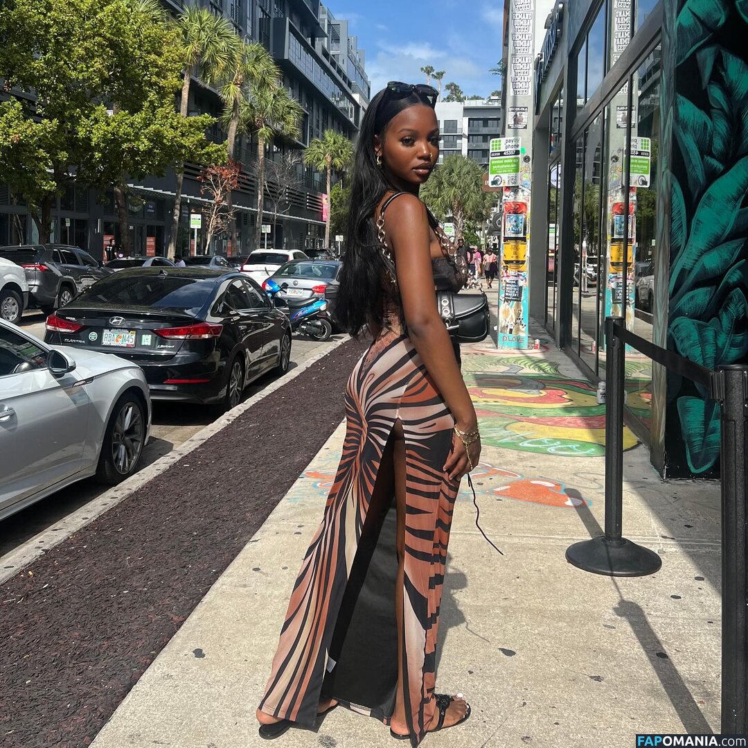 Chelley Bissainthe / _slimthin / chelley.b / itschelleyb Desnudo OnlyFans  Foto filtrada #1