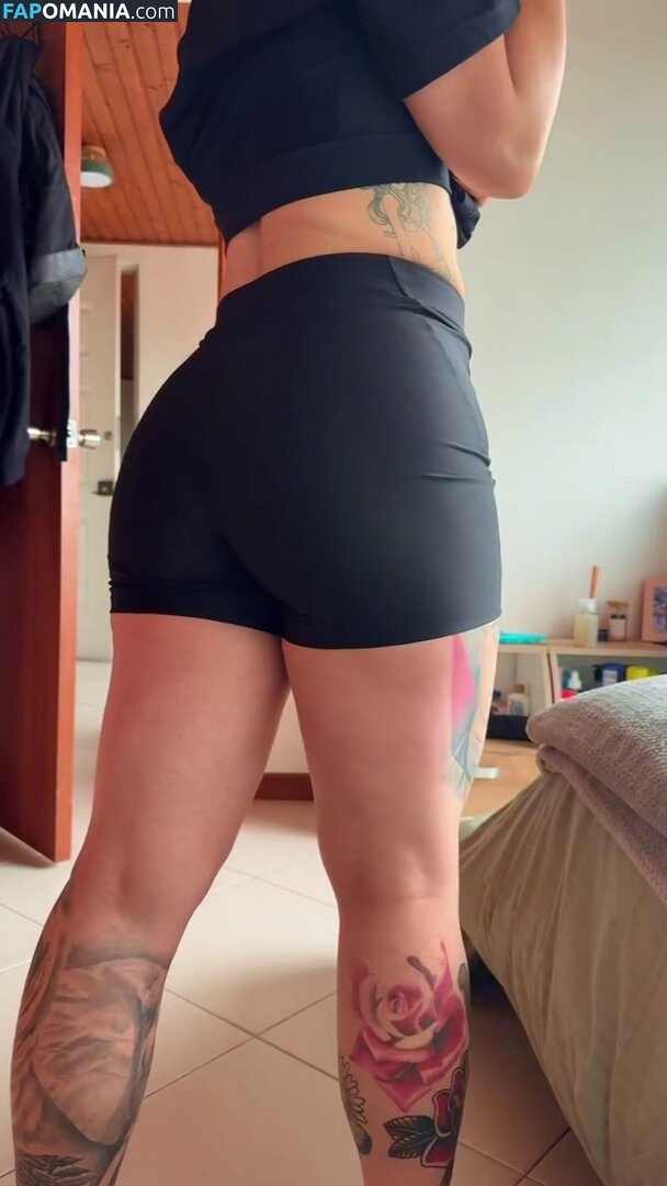 Caroloca Mejía / Helado de Vainilla / chika_bosque / https: / ideas_veg Desnudo OnlyFans  Foto filtrada #8