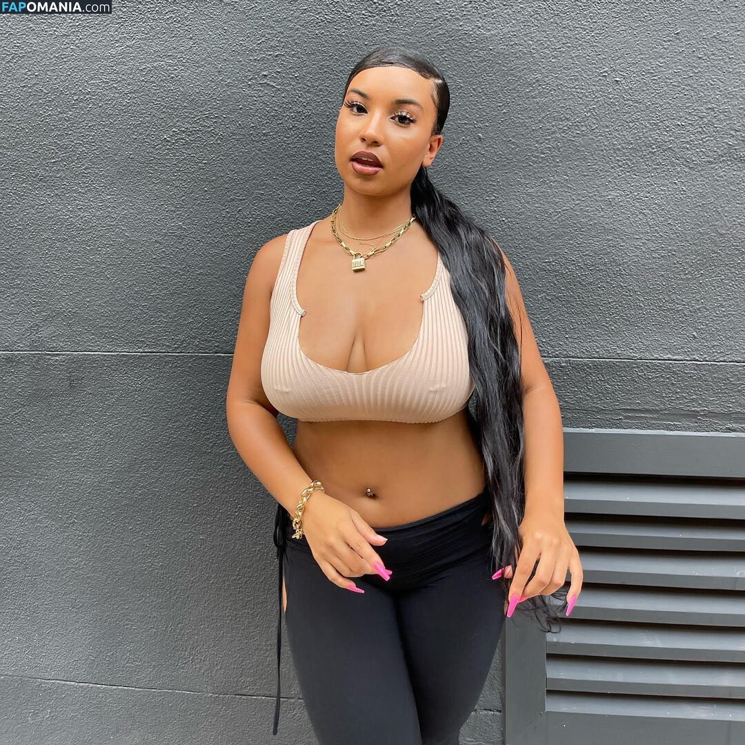 chloecvlogs / chloexchanel / https: Desnudo OnlyFans  Foto filtrada #7
