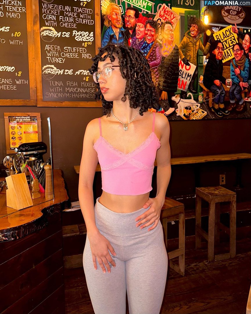 eliana / ewmxt / lalayravo / woahnatty Desnudo OnlyFans  Foto filtrada #23