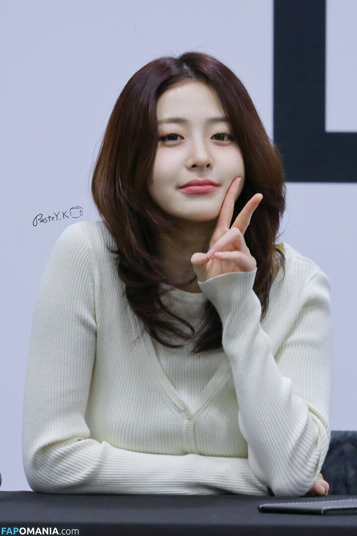 Huh Yunjin 허윤진 / LESSERAFIM / yunjin_lesserafims Desnudo OnlyFans  Foto filtrada #4