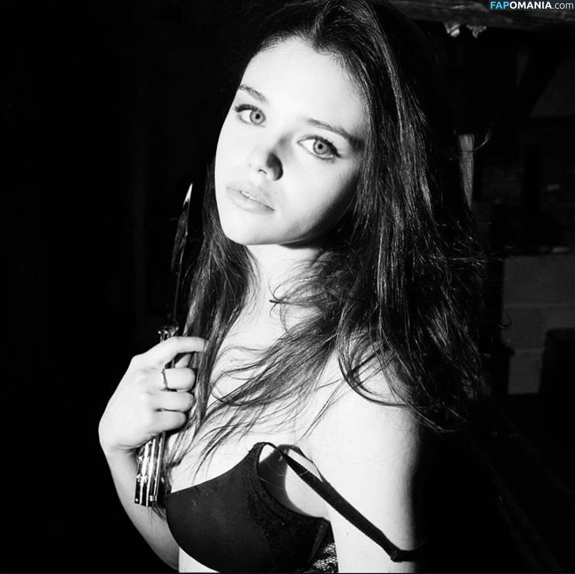 India Eisley / https: / indiaeisley Desnudo OnlyFans  Foto filtrada #2