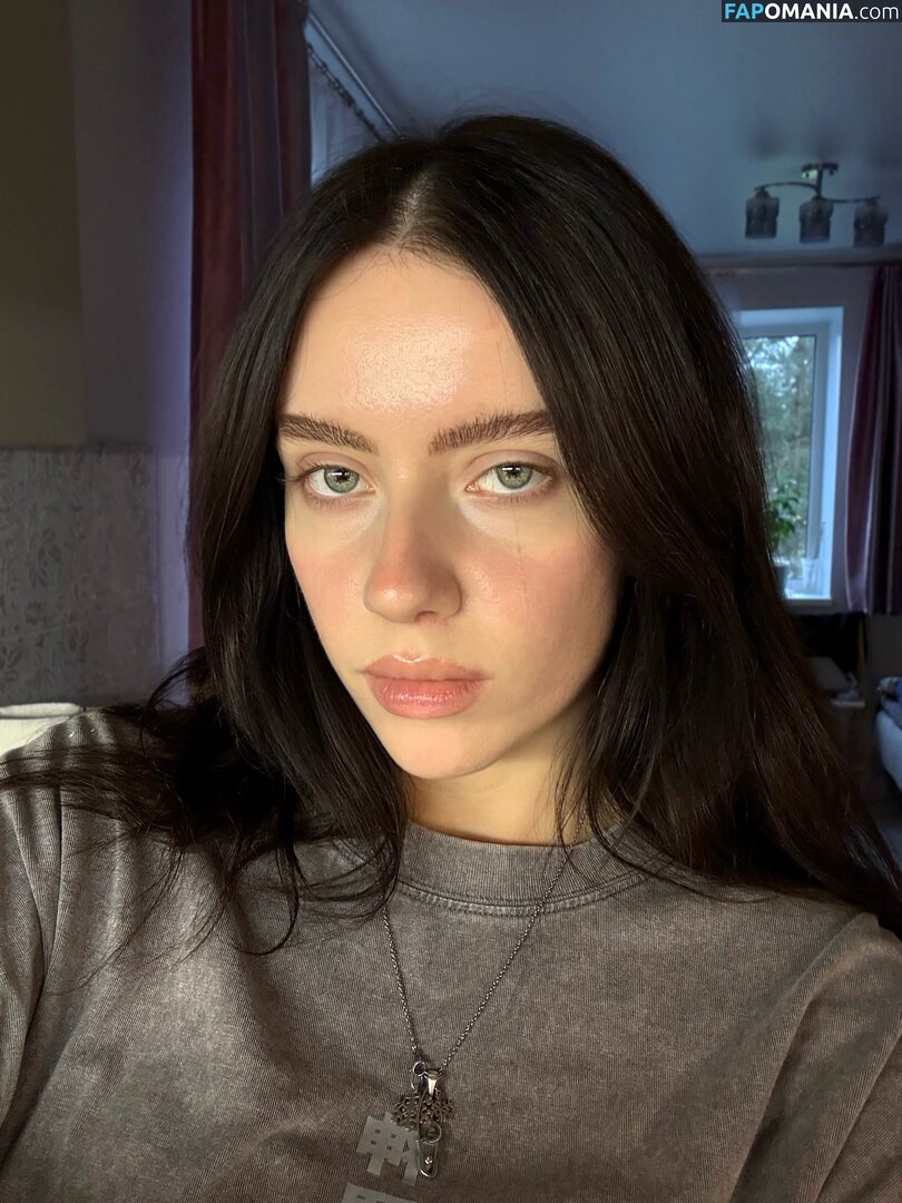 Irina Minkina / howeversnowy / rusian Billie eilish Desnudo OnlyFans  Foto filtrada #1