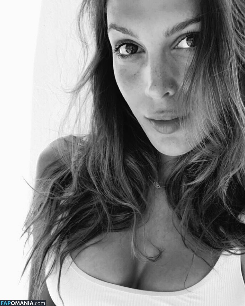 Iris Mittenaere / irismittenaere / summerxiris Desnudo OnlyFans  Foto filtrada #36