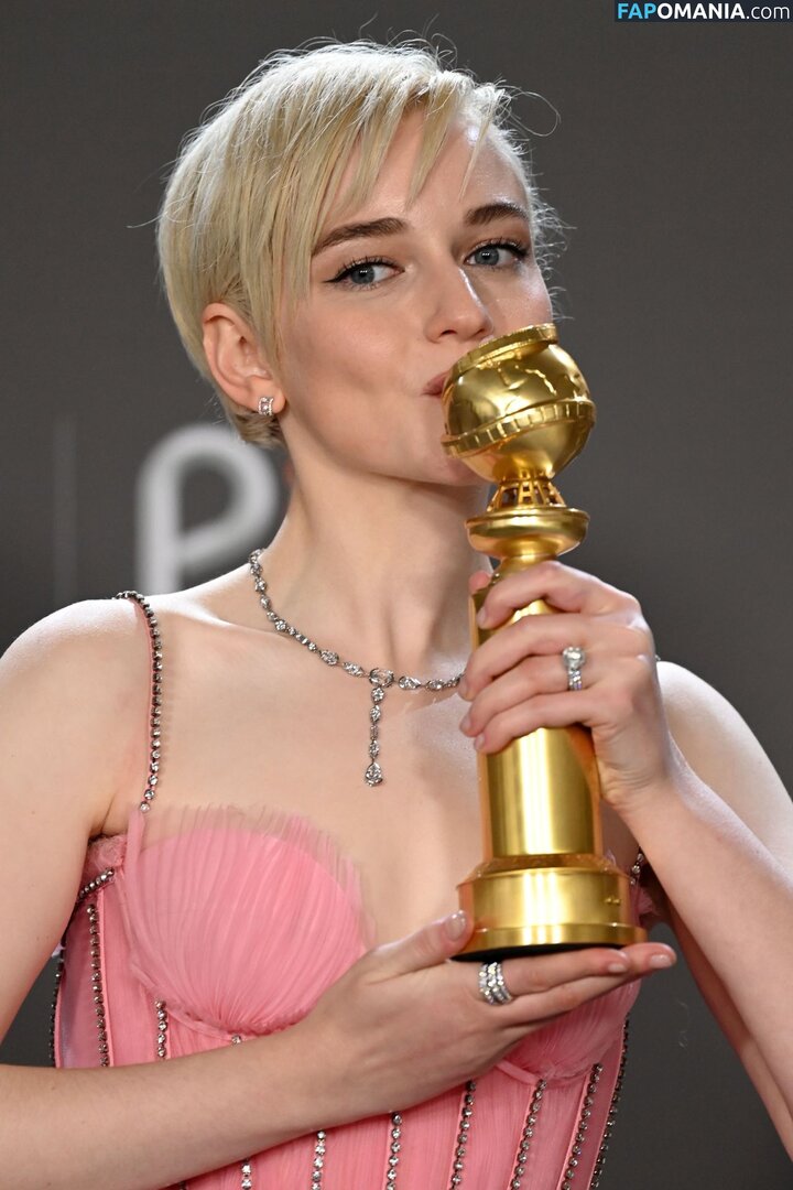 Julia Garner / juliagarnerofficial / ztyg_29 Desnudo OnlyFans  Foto filtrada #2