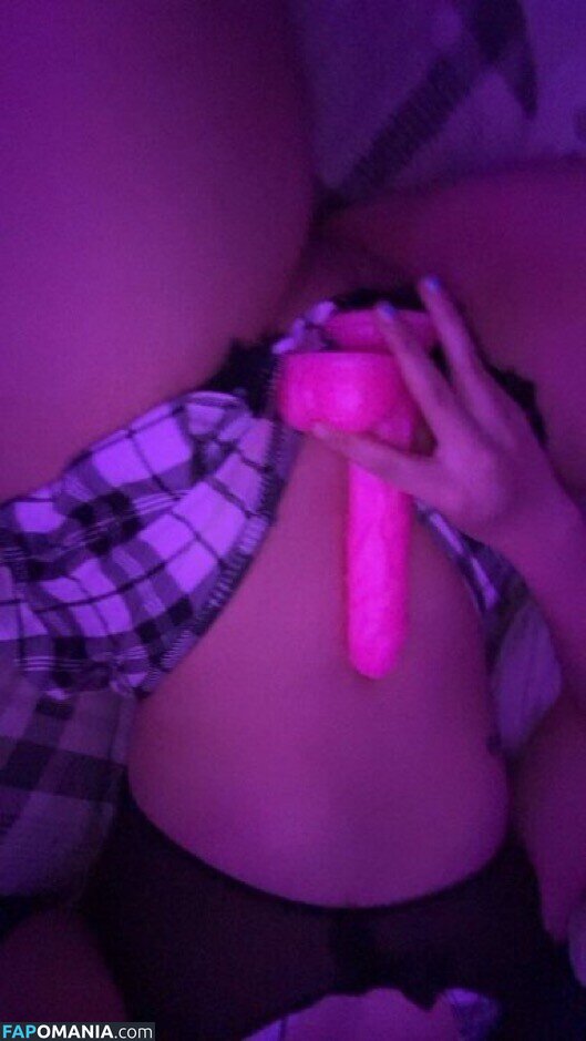 Julia Graham / https: / teasingmoon / teasingmoon... / temptedevil / temptedevil... Desnudo OnlyFans  Foto filtrada #3