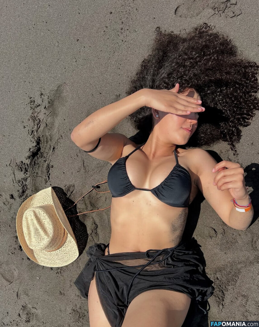 Karla Alessandra / Ksscurl Desnudo OnlyFans  Foto filtrada #5