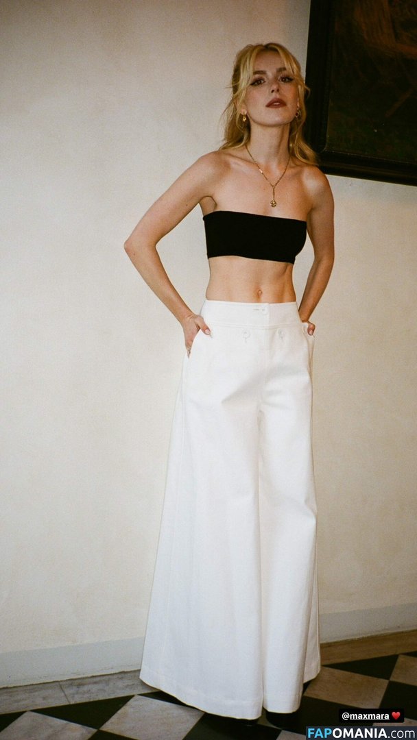 AdventuresSabrina / Kiernan Shipka / kiernanshipka Desnudo OnlyFans  Foto filtrada #86