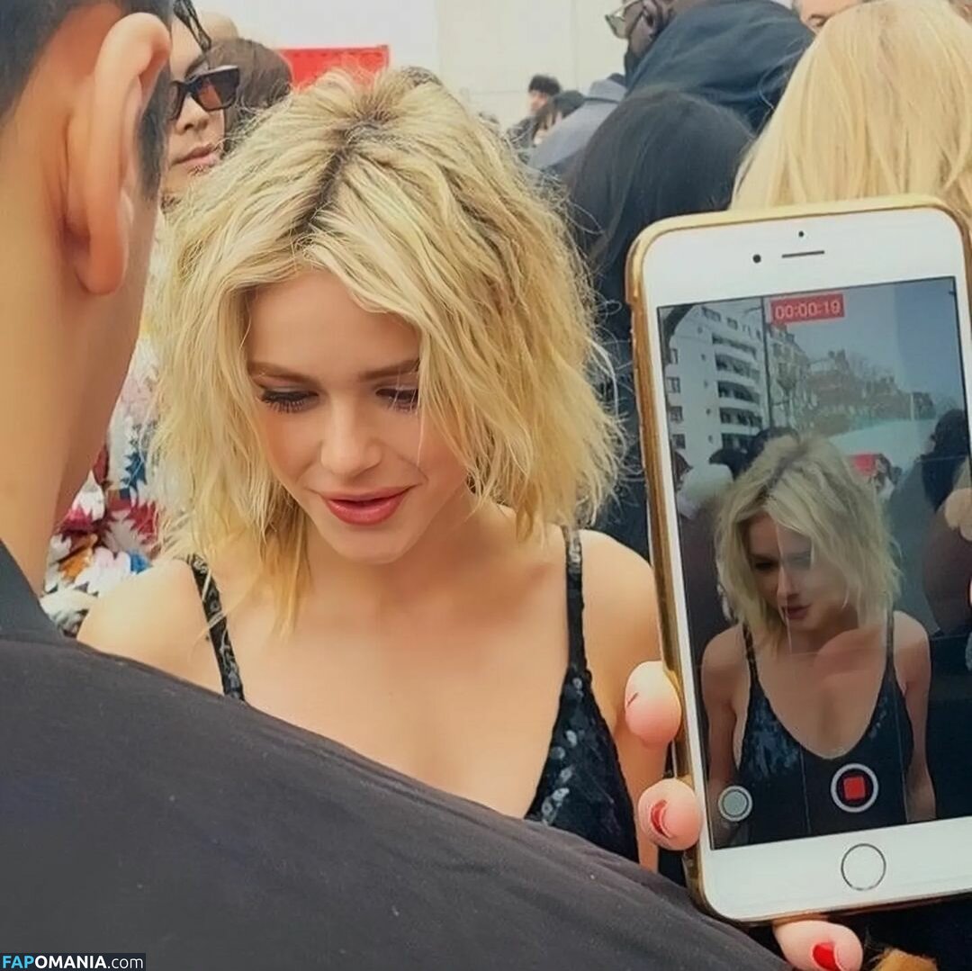 AdventuresSabrina / Kiernan Shipka / kiernanshipka Desnudo OnlyFans  Foto filtrada #496