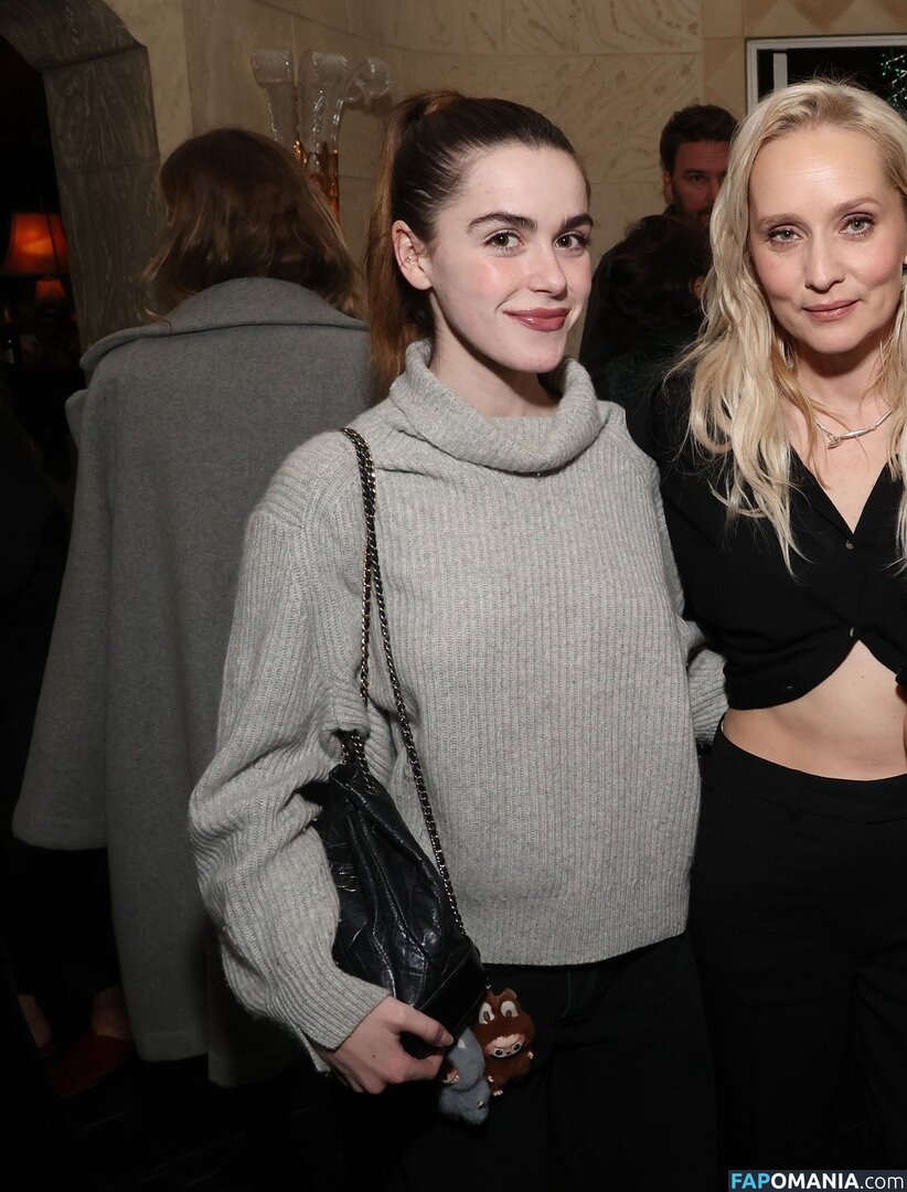 AdventuresSabrina / Kiernan Shipka / kiernanshipka Desnudo OnlyFans  Foto filtrada #1551