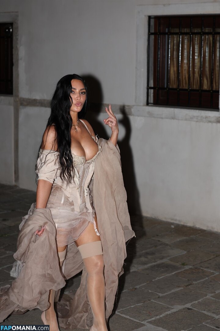Kim Kardashian / kimkadarshian / kimkardashian Desnudo OnlyFans  Foto filtrada #23