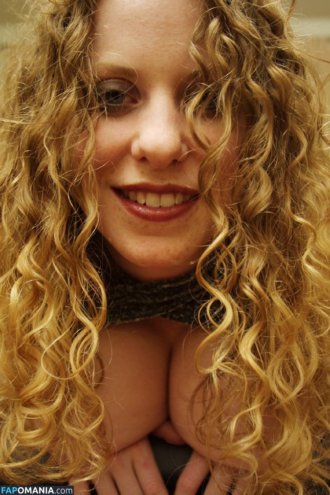 Kira The Little Redhead Desnudo OnlyFans  Foto filtrada #364