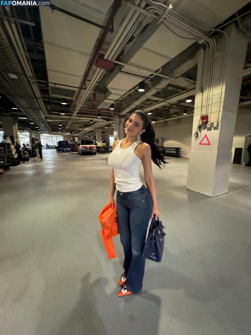 Kylie Jenner / https: / kyliejenner / kyliejenner.2 Desnudo OnlyFans  Foto filtrada #85