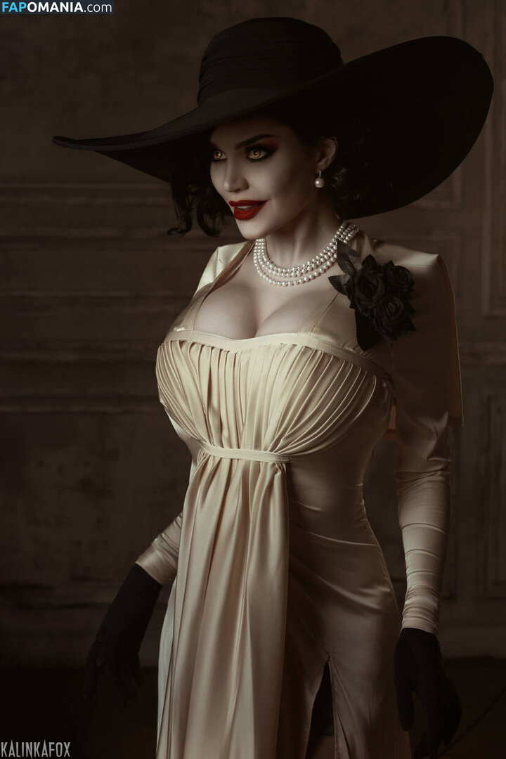 Alcina Dimitrescu and Bela Dimitrescu / Cassandra Dimitrescu / Daniela Dimitrescu / Lady Dimitrescu / ladydumitrescu Desnudo OnlyFans  Foto filtrada #2