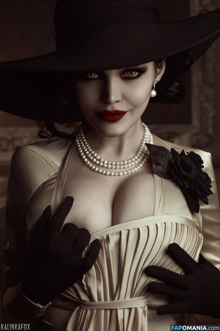 Alcina Dimitrescu and Bela Dimitrescu / Cassandra Dimitrescu / Daniela Dimitrescu / Lady Dimitrescu / ladydumitrescu Desnudo OnlyFans  Foto filtrada #3