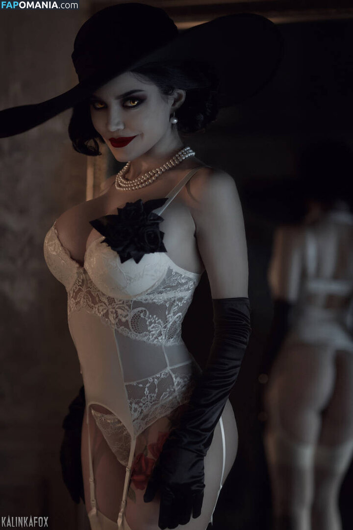Alcina Dimitrescu and Bela Dimitrescu / Cassandra Dimitrescu / Daniela Dimitrescu / Lady Dimitrescu / ladydumitrescu Desnudo OnlyFans  Foto filtrada #7