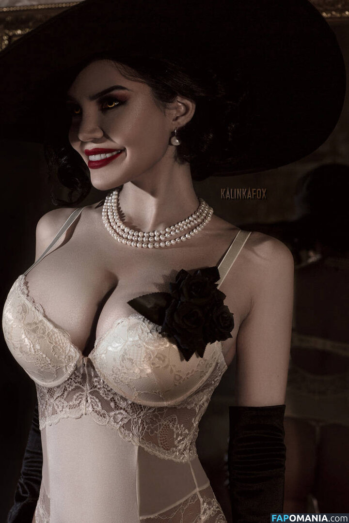 Alcina Dimitrescu and Bela Dimitrescu / Cassandra Dimitrescu / Daniela Dimitrescu / Lady Dimitrescu / ladydumitrescu Desnudo OnlyFans  Foto filtrada #8