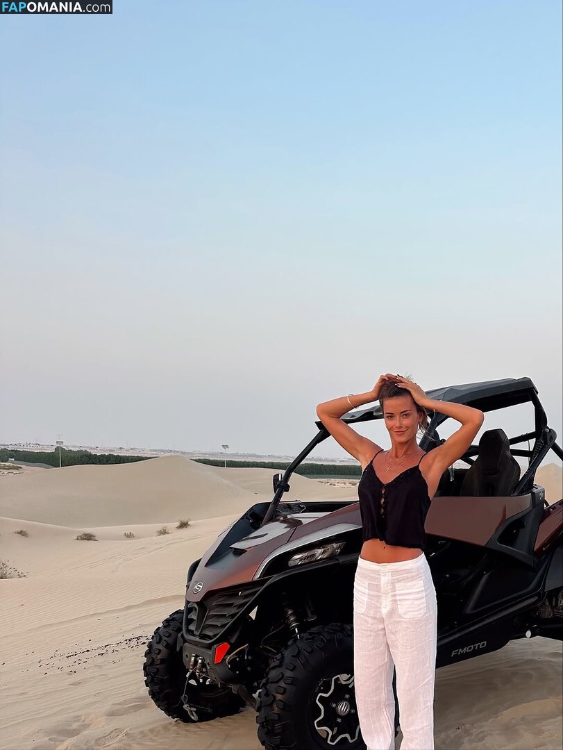 Liv Bentley / Olivia Bentley / oliviabentleyk / theoliviabentley Desnudo OnlyFans  Foto filtrada #4