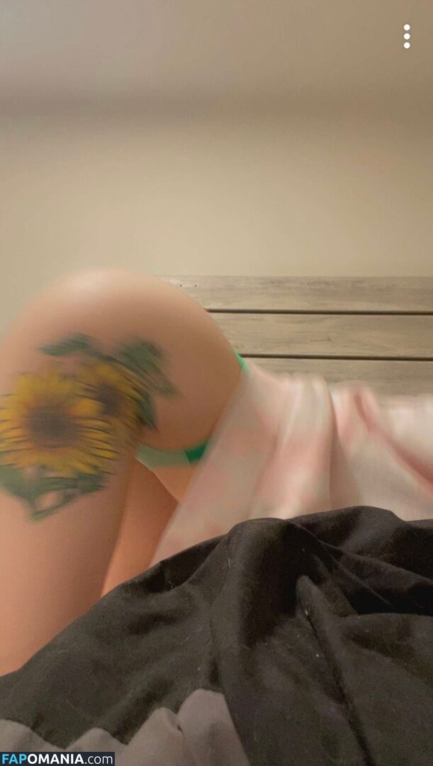 Mikaya / mikachukaylaroo Desnudo OnlyFans  Foto filtrada #5