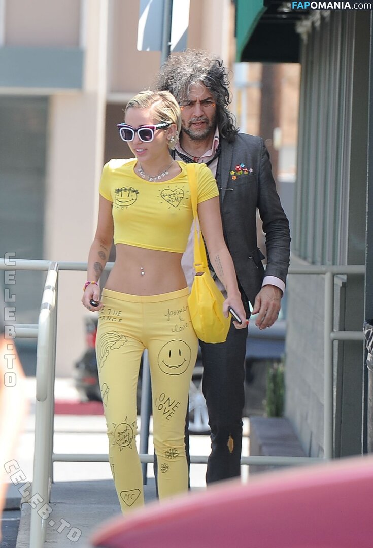 Miley Cyrus / https: / mileycyrus Desnudo OnlyFans  Foto filtrada #6