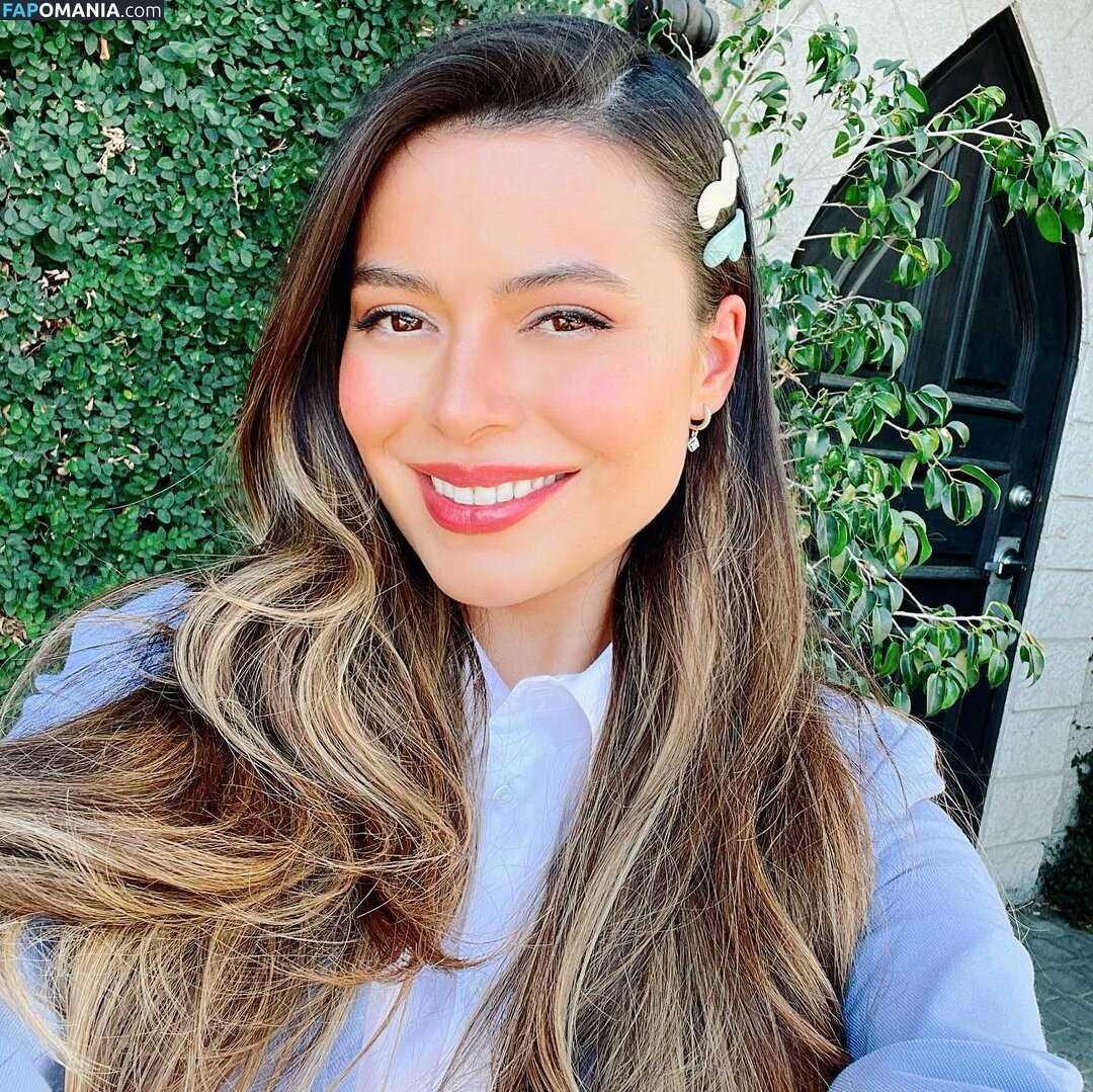 Miranda Cosgrove / MirandaCosgrove / onlyfanssz Desnudo OnlyFans  Foto filtrada #58