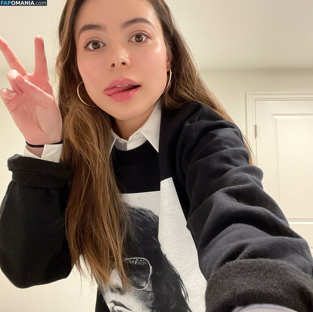 Miranda Cosgrove / MirandaCosgrove / onlyfanssz Desnudo OnlyFans  Foto filtrada #59