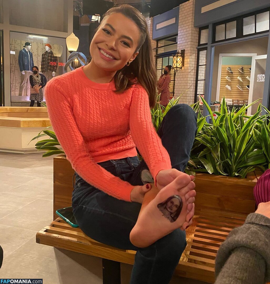 Miranda Cosgrove / MirandaCosgrove / onlyfanssz Desnudo OnlyFans  Foto filtrada #460